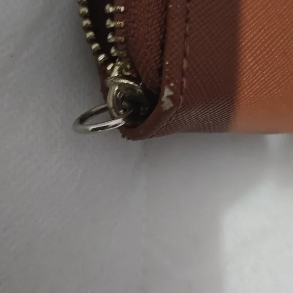 Steve Madden Tan Wallet with Gold Detail - Picture 5 of 9